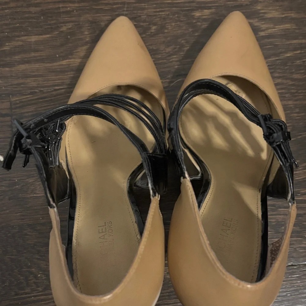Michael Kors Black and Tan Women's Shoes - Picture 7 of 12